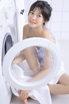 不扣钮的女孩